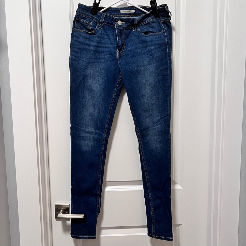 Levi’s 535 super skinny jeans! Only wore a few times, size 31.